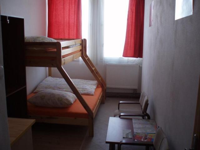 Hostel Monty ริชานี ภายนอก รูปภาพ